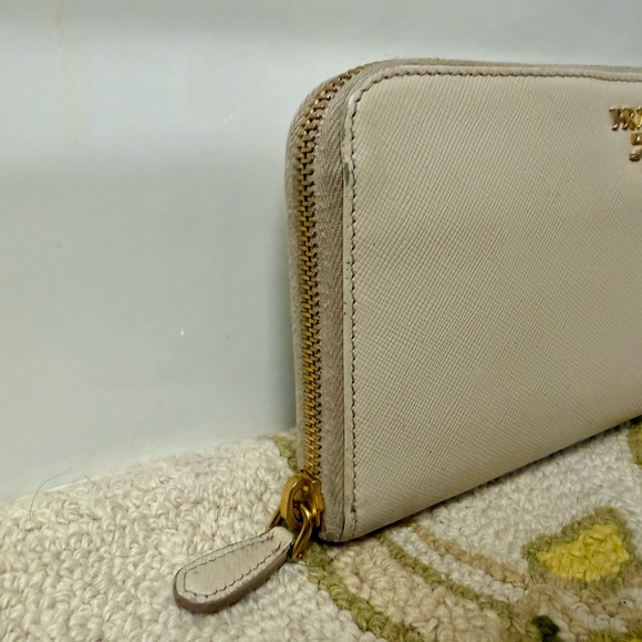 PRADA Gray Beige Saffiano 100% Leather Zip Around Continental Wallet - Picture 2 of 16
